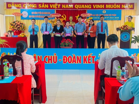 Công đoàn Bộ phận Công ty CP NGK Sanna Khánh Hòa hỗ trợ các CB CNLĐ gặp khó khăn